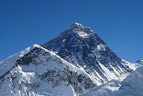 Джомолунгма (Эверест, Сагарматха) — высочайшая вершина Земли. Вид с северо-запада