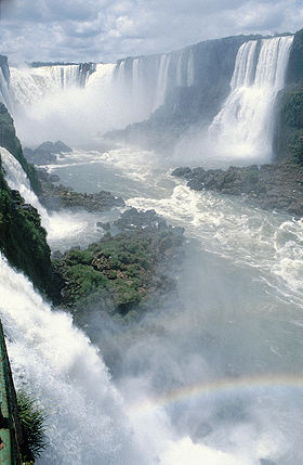 Вид на водопад с бразильской стороны.