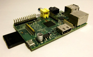 Внешний вид Raspberry Pi model B (с установленной flash-картой)