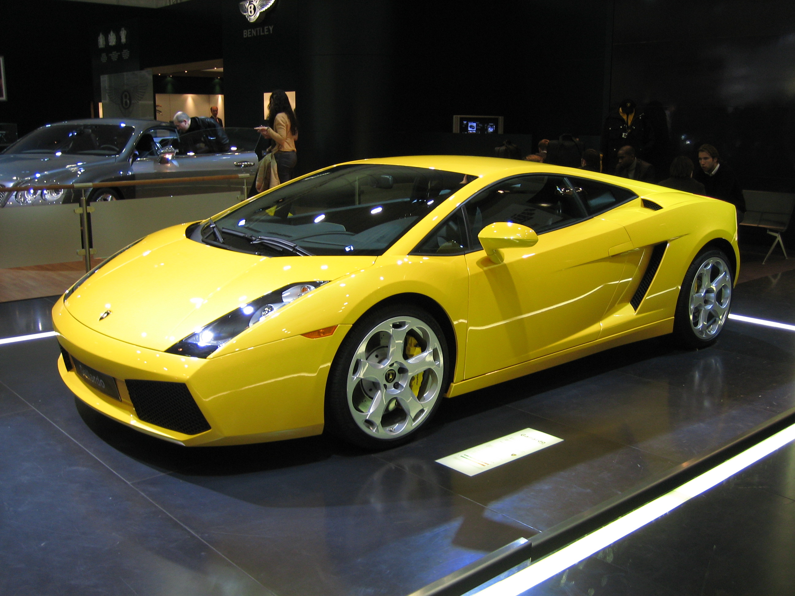http://upload.wikimedia.org/wikipedia/commons/6/67/Lamborghini_Gallardo_3.jpg